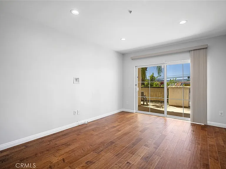 6800 Corbin Ave — Photo 7