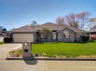 2449 S April Ave, Springfield, MO 65807
