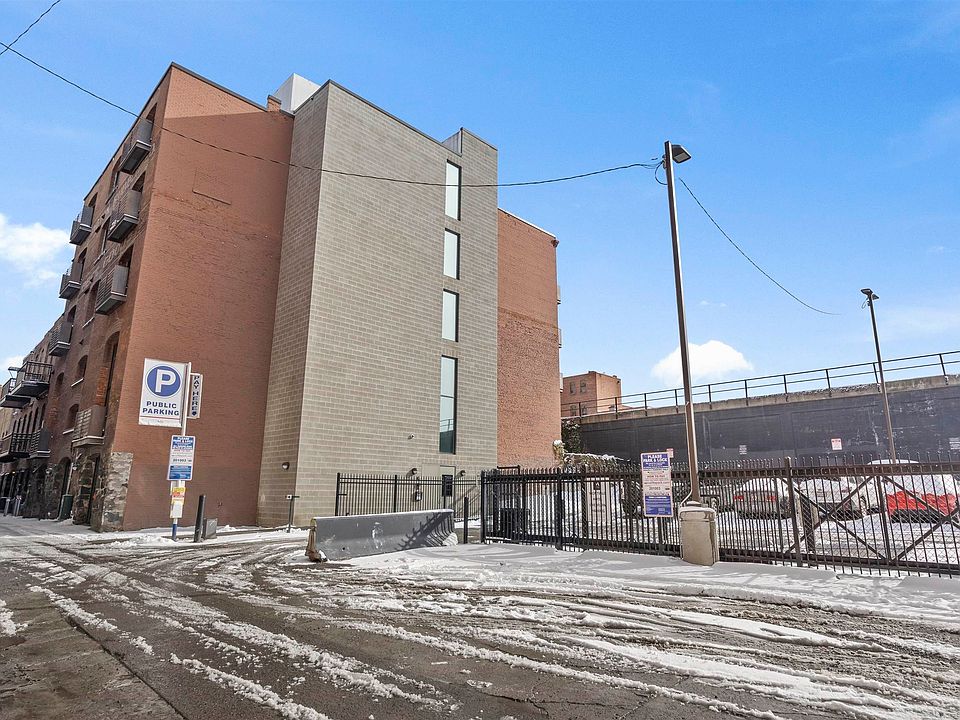 1st image of 1016 W Railroad Ave