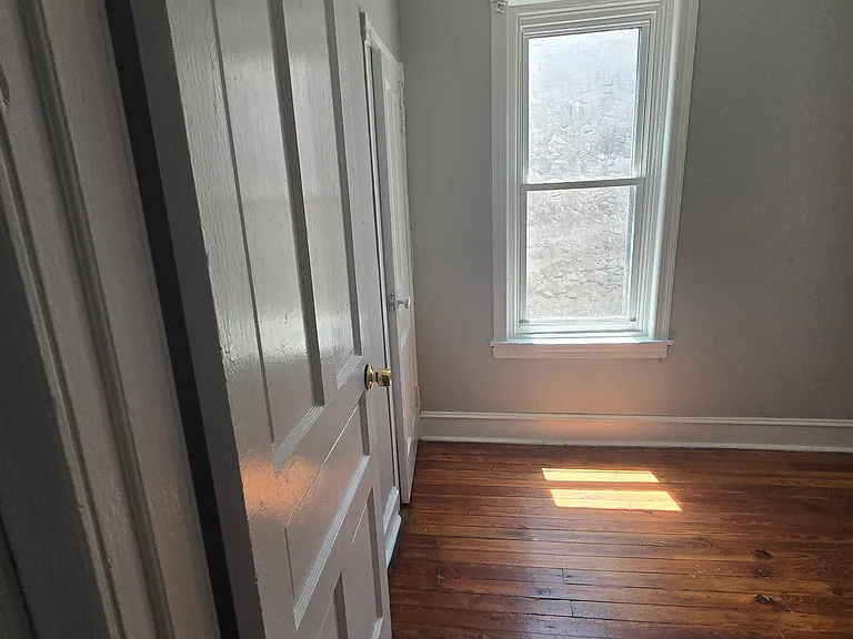 1249 N Alden St — Photo 11