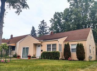 27834 Knickerbocker Rd, Bay Village, OH 44140