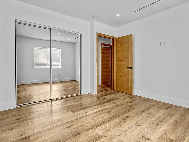 6904 Corbin Ave — Photo 16