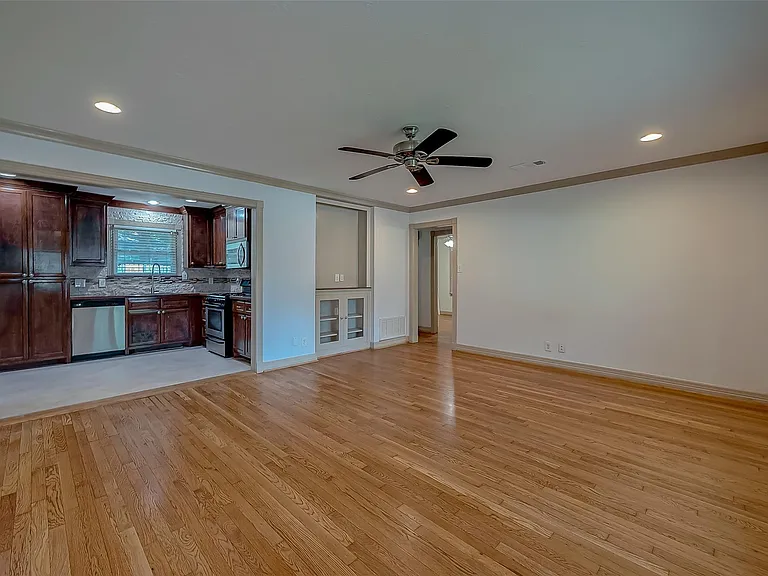 5706 Carew St — Photo 8