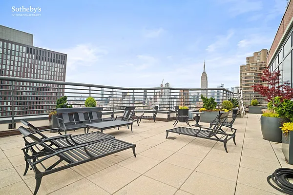 Rented by Sotheby's International Realty | media 44