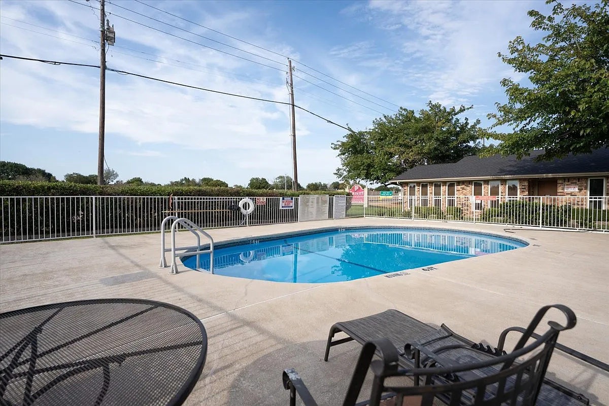 2 bed, 799 sqft, $1,400 — Photo 2