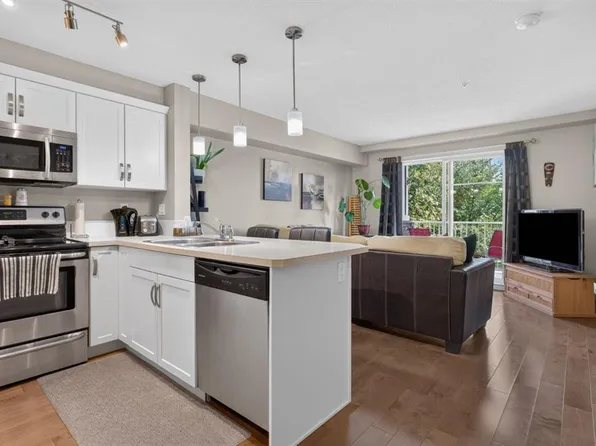 406 NE Cranberry Park SE #204, Calgary, AB T3M 1Y9