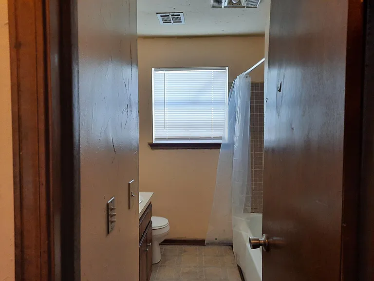 812 E Walnut St — Photo 30