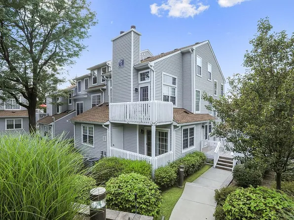 5 Eagles Notch Dr, Englewood, NJ 07631