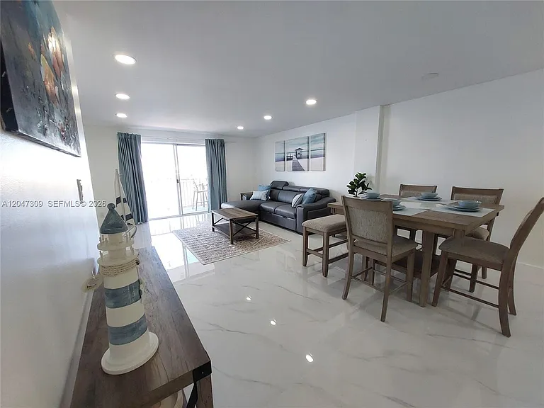 400 Golden Isles Dr #47 — Photo 4