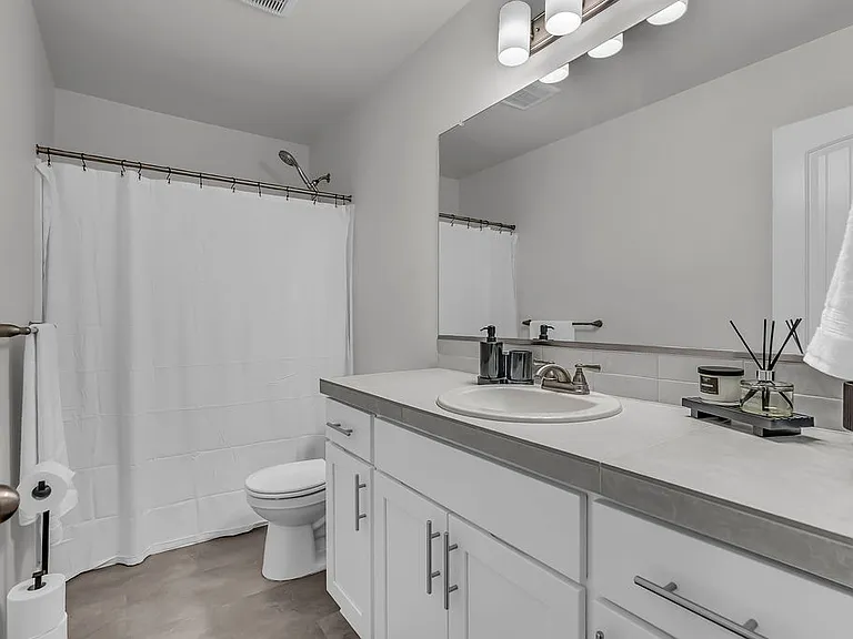 486 E London Way — Photo 15