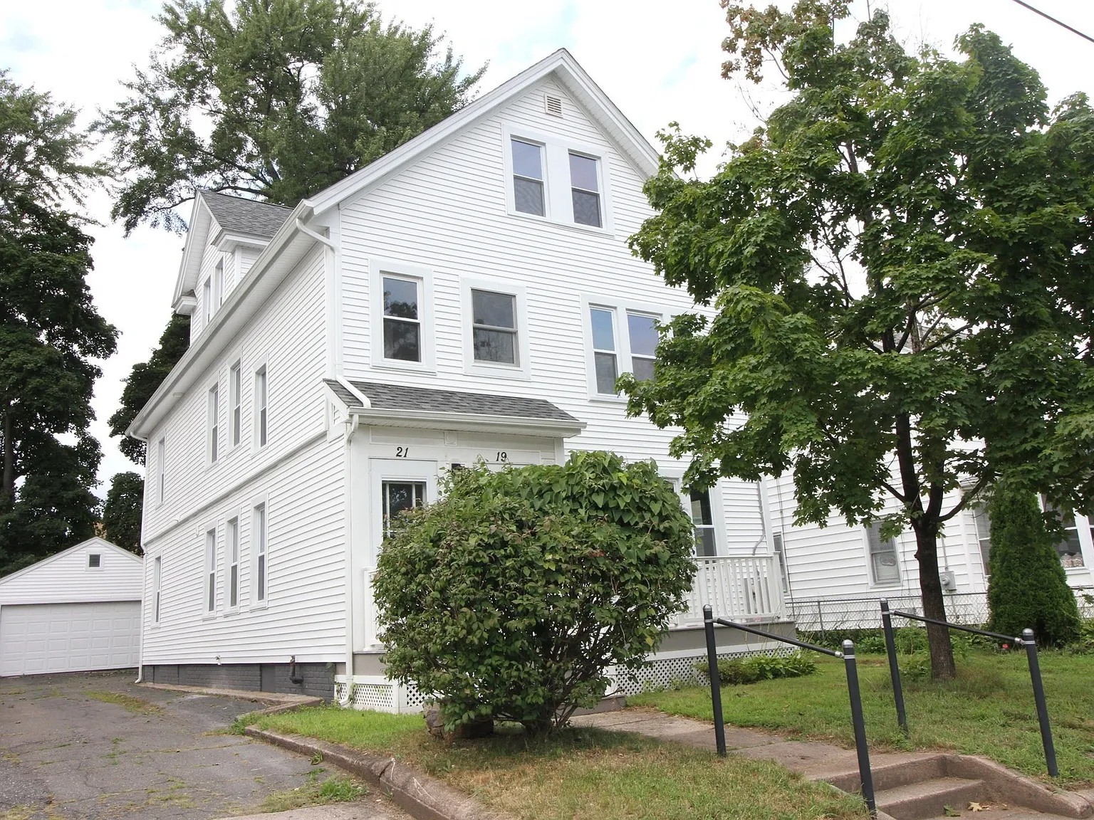 2 bed, 1183 sqft, $1,800 — Photo 1