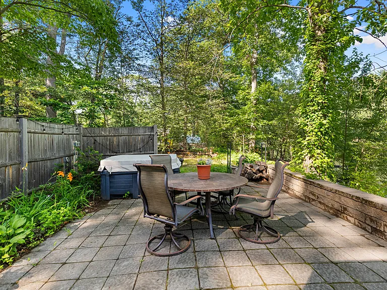 40 Elsie Ave — Photo 11