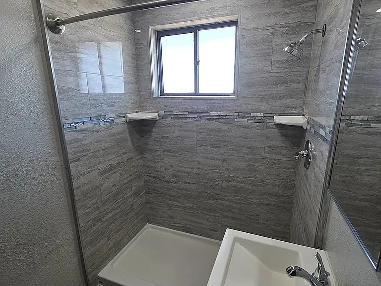 455 E Junction St #4 — Photo 32