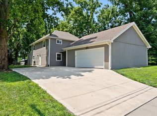 15490 Quivira Rd, Overland Park, KS 66221