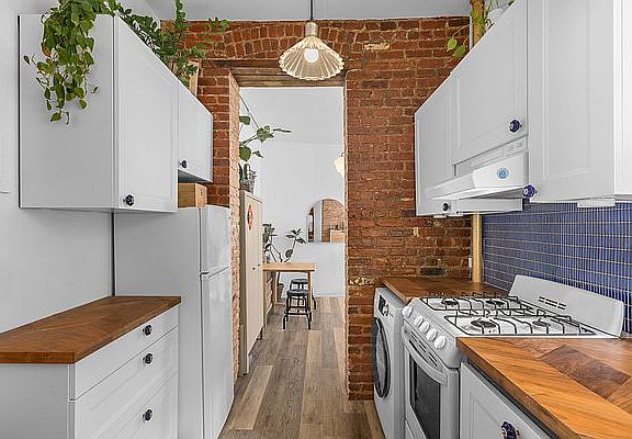3rd image of 237 Eldridge St APT 18