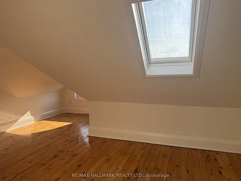 553 Broadview Ave #UPPER — Photo 26