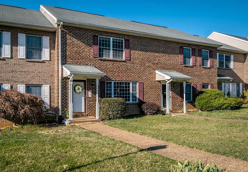 1st image of 301 Emerald Dr