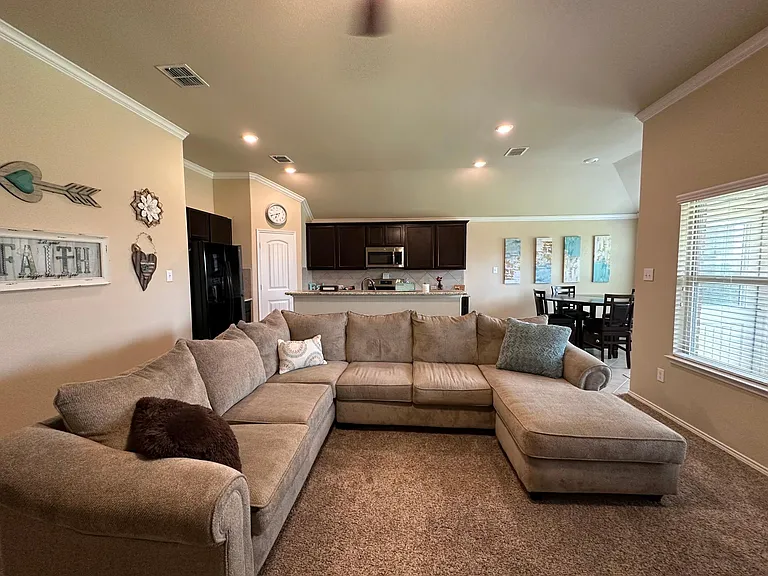 264 Oxford Dr — Photo 4