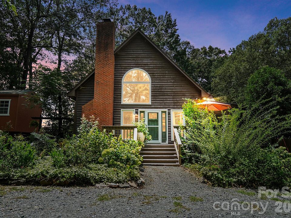 1st image of 141 Oak Leaf Ln