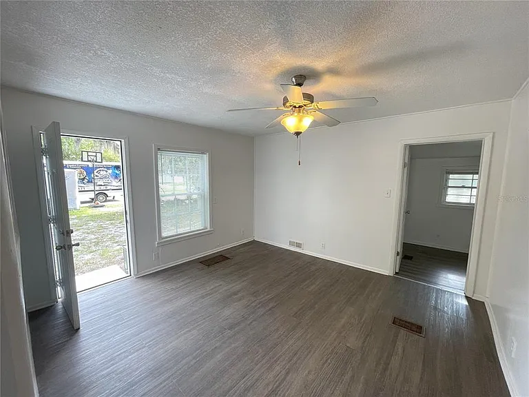 1022 Oregon Ave — Photo 5