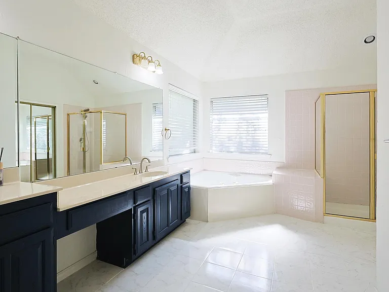 501 Halifax Ln — Photo 26