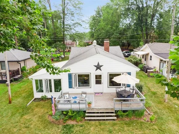 46245 Leedy Point Rd, Bloomingdale, MI 49026