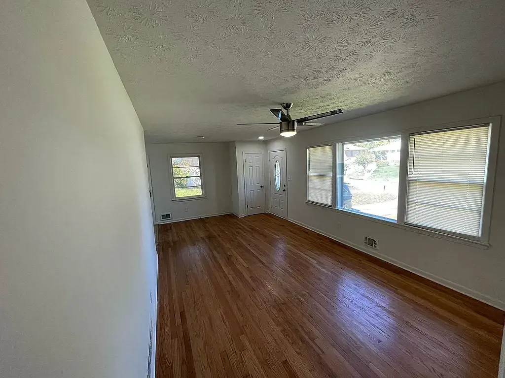 Charming 3-Bedroom Home in Morrow, Georgia — Photo 4