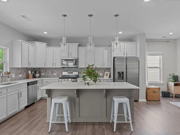 56 Curling Creek Dr, Clayton, NC 27527