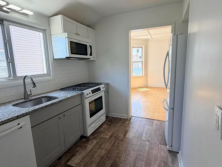 44 Norwood Ave — Photo 8