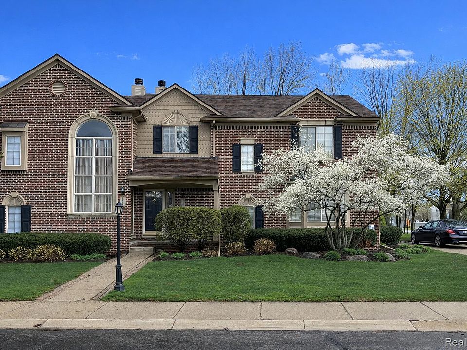 1st image of 136 Sheffield Ct