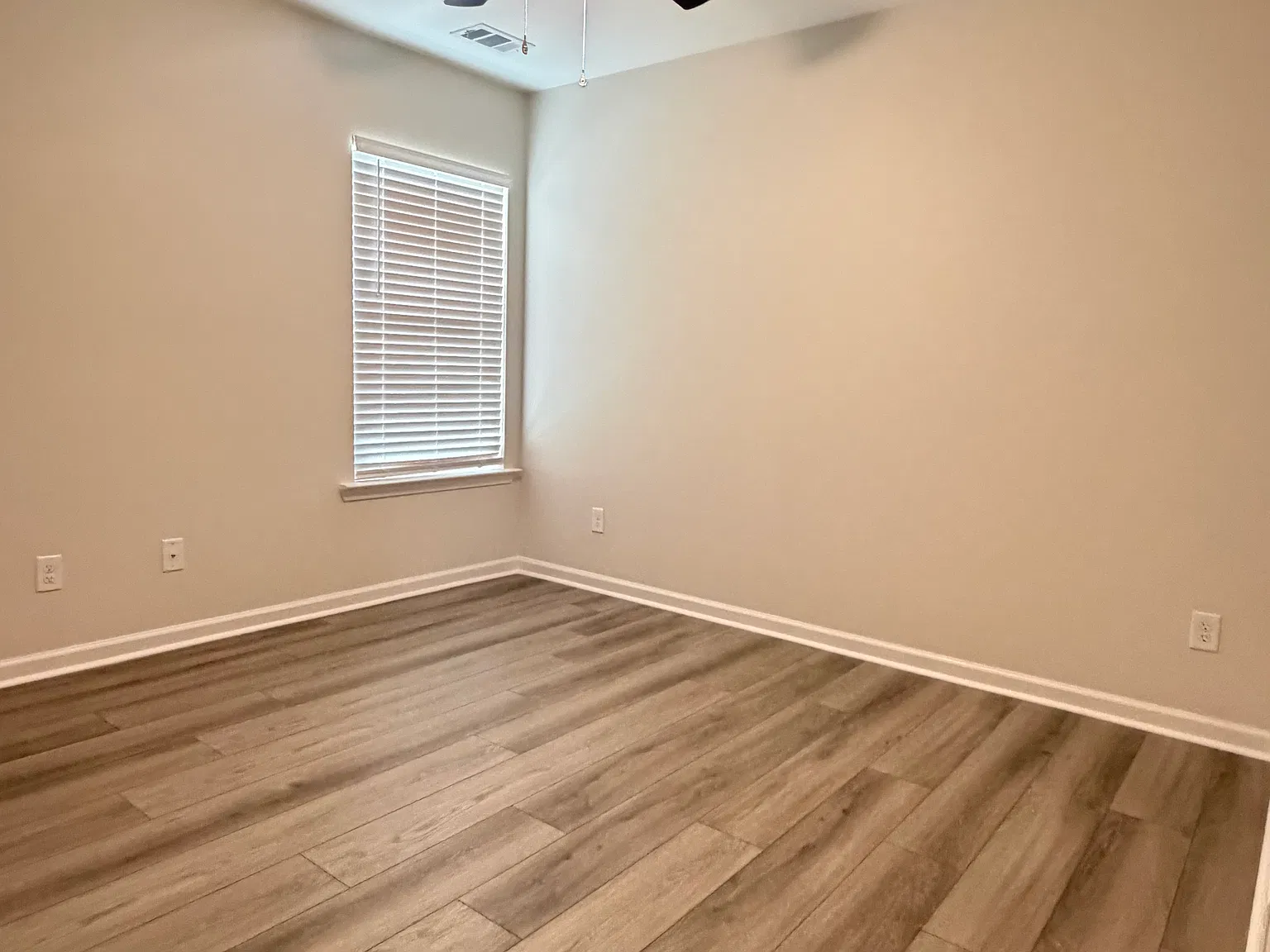 4 bed, 1740 sqft, $2,825 — Photo 4