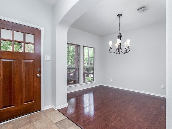 3rd image of 59 Douvaine Ct