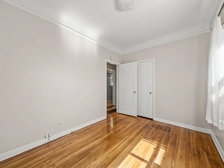 1136 Bennett Ave — Photo 14