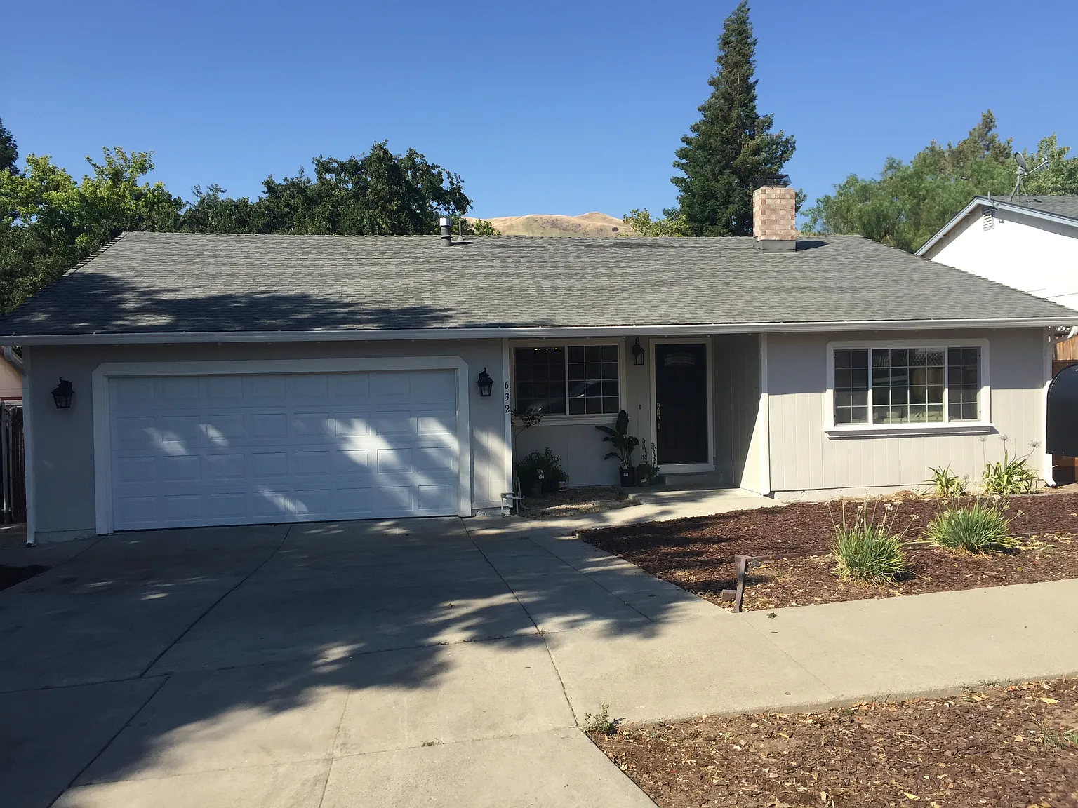 632 Hobie Ln photo 1