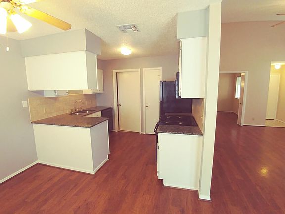 2nd image of 1413 W Braker Ln #A