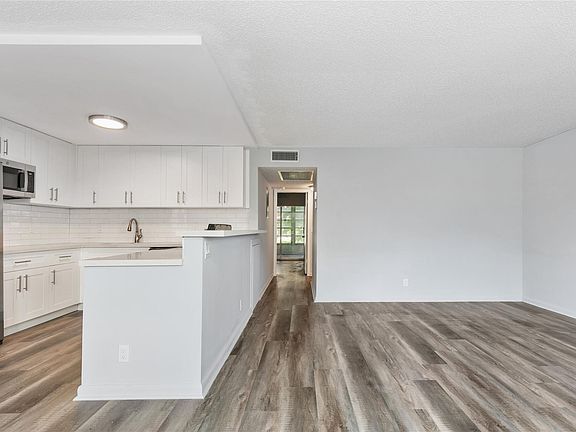 2nd image of 3017 Lyndhurst I #3017