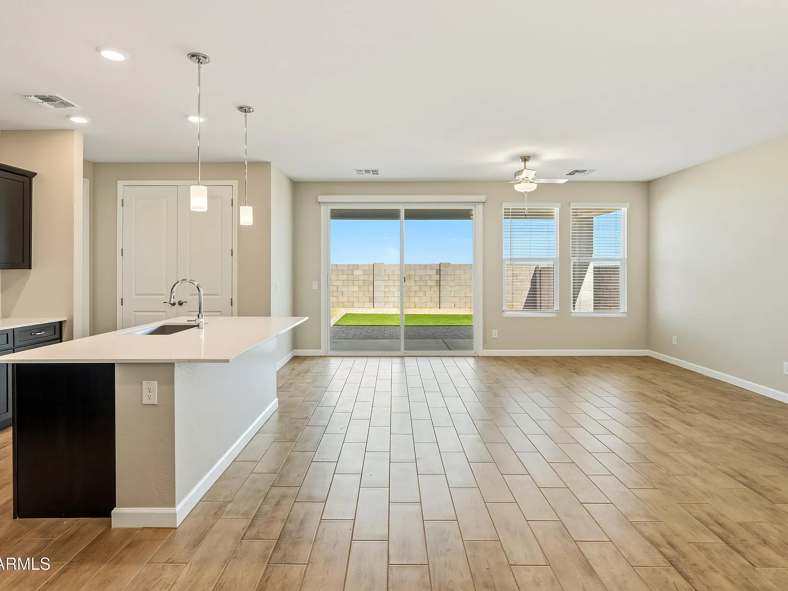 5 bed, 4.0 bath, 2275 sqft, $2,850 — Photo 4