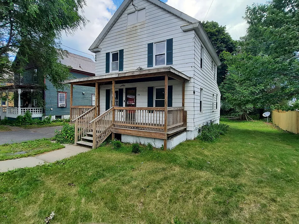 414 Lower Main St
