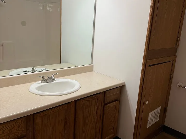 424 W McDaniel St #1-2 — Photo 7