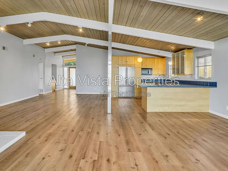 2569 Loring St — Photo 13