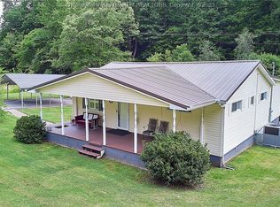 1537 Hurricane Creek Rd, Hurricane, WV 25526