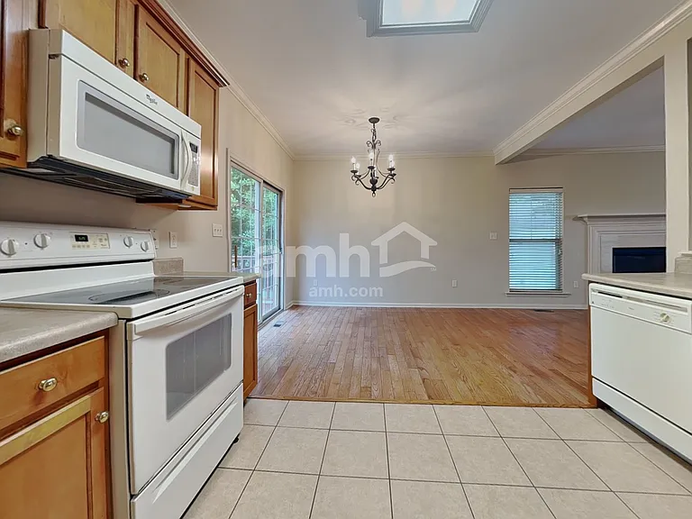 1523 Bailey Park Ln — Photo 4