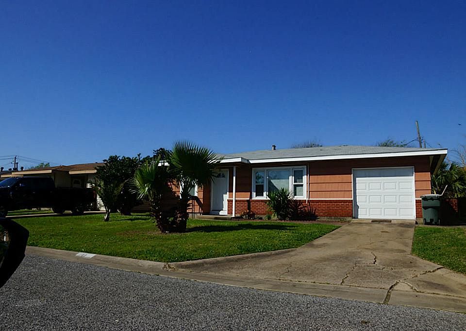 1st image of 11 Gulf Ln