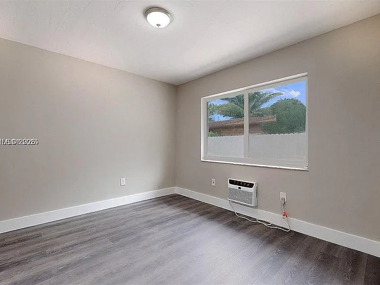 891 SW 5th St #2 — Photo 12