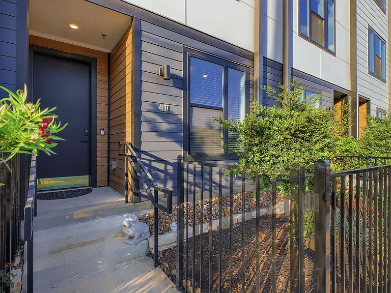 719 E Locust St #4107 — Photo 33