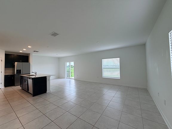 4th image of 517 Bell Prairie Cir