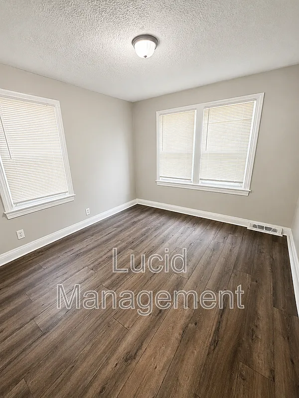 2 bed, 1.0 bath, 752 sqft, $1,250 — Photo 4
