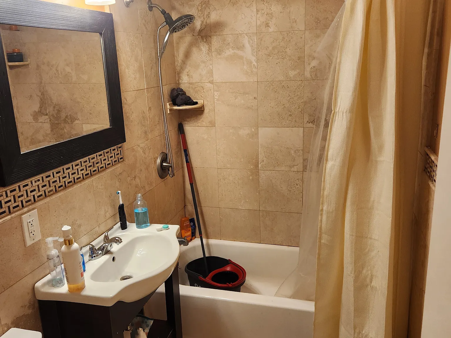 4 bed, 1500 sqft, $2,150 — Photo 4