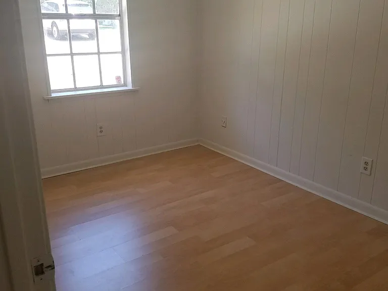 819 Center St — Photo 3