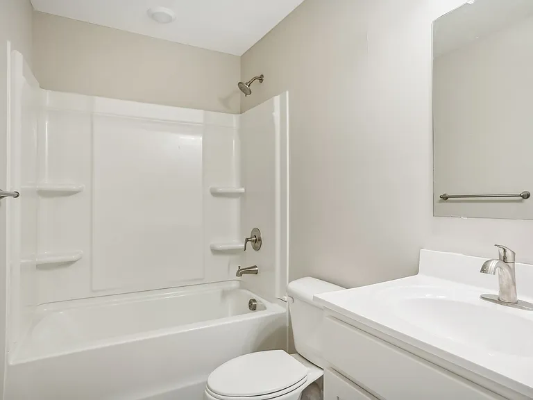 Oak Tree Apartments & Townhomes — Photo 27